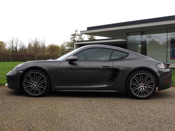 PORSCHE 718 CAYMAN