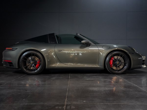 PORSCHE 992 TARGA 4 GTS