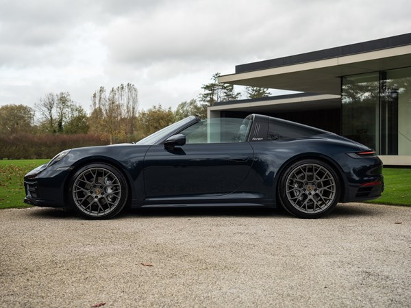 PORSCHE 992 TARGA 4