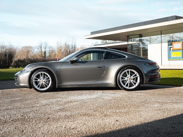 PORSCHE 992 CARRERA