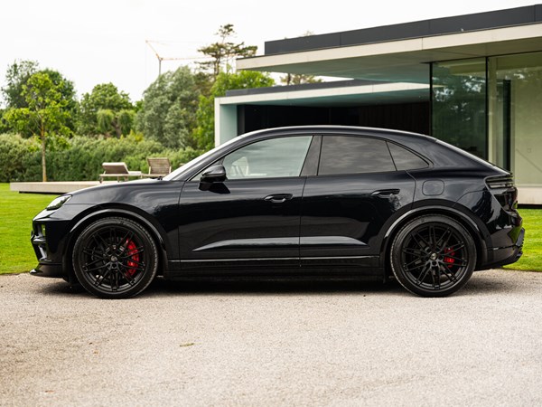 PORSCHE MACAN TURBO